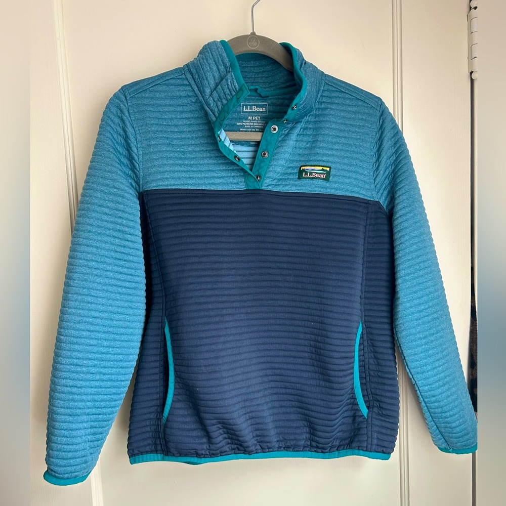 L.L. Bean Airlight Blue and Teal Pullover Petite M
